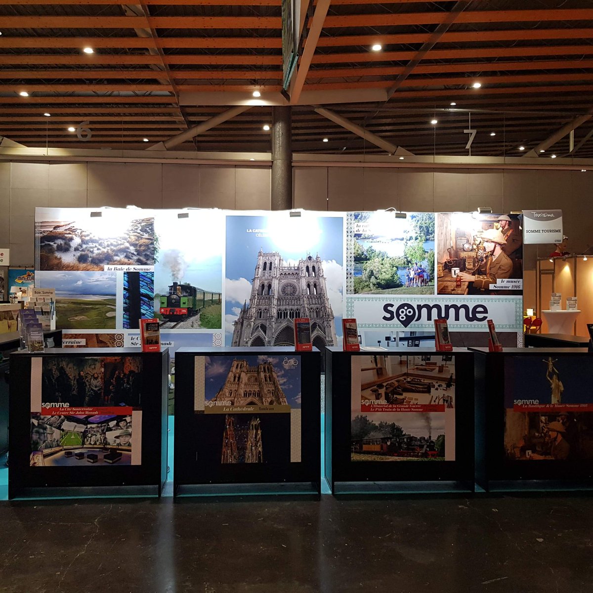SommeTourisme's tweet photo. La Somme est prête à vous accueillir dès demain sur le salon #Tourissima avec un stand comme ça, vous pouvez pas nous rater!
😁💪👍
Bravo Aurelie&amp;Christophe pour le montage !!👏 https://t.co/ZuVtP7GrXp