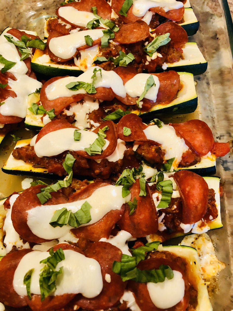 ChefSusanYtt's tweet image. #ChefSusanYtterberg #OrlandoPersonalChef #KetoChef #FauxtatoSkins #ZucchiniBoatPizzas #CrispyChickenThighs