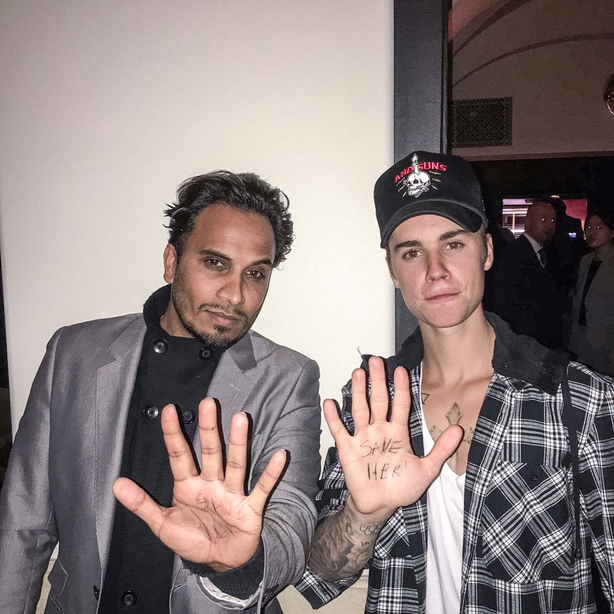 جاستن من الفنانين اللي شارك في حملة ضد الاتجار بالنساء واغتصابهم “Save Her". https://t.co/P2N6n1df3l