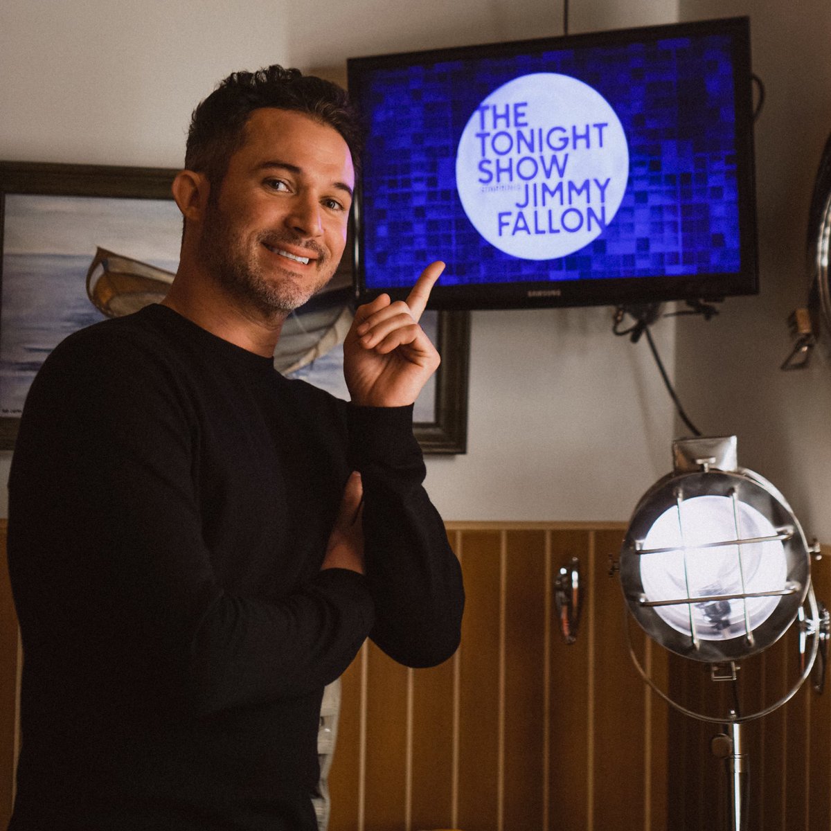 Justin_Willman's tweet image. I’ll be on The Tonight Show TONIGHT! Doing some magic with Jimmy and sharing some exciting #MagicForHumans news! Tune in!! @FallonTonight