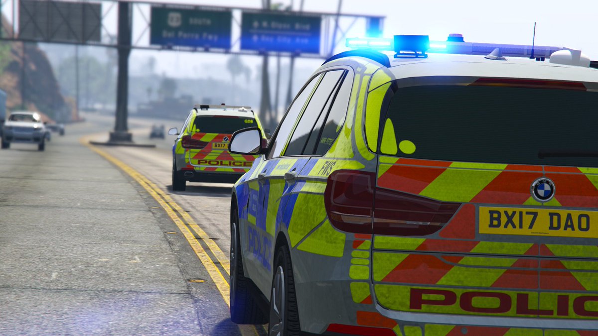 LCRPC_MO19's tweet photo. Four ARVs are out tonight on Borough. Here to keep you safe. @LondCallingRPC #WorkingTogetherForASaferLondon #Fictional https://t.co/mAHtaa6kry