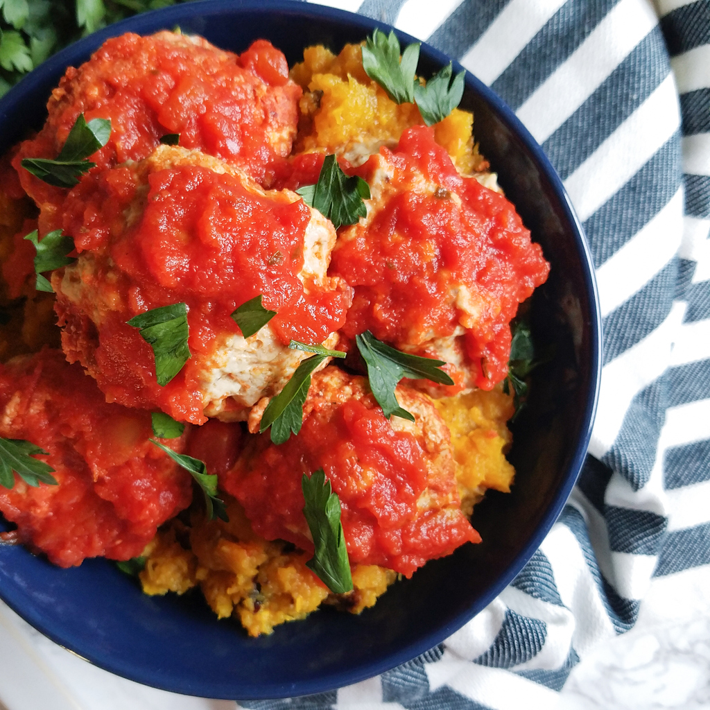 medlieveggies's tweet photo. Over here waiting for our dinner invite to get in on these turkey, Yellow Pepper Turmeric, &amp; basil meatballs with marinara sauce, served on mashed delicata squash! 🙌🍝⁠ ⁠
⁠
📷 @pretend_its_a_donut https://t.co/sOcLhKMS5V