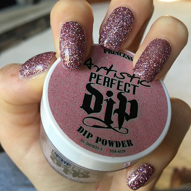 Artistic_Nail's tweet photo. Princess? Please! You're going to feel like a QUEEN! Nails by @casspericbeauty ๐ Shade Featured: Princess #ArtisticNailDesign #perfectdip #princessnails https://t.co/JJ0pZAvbRv
