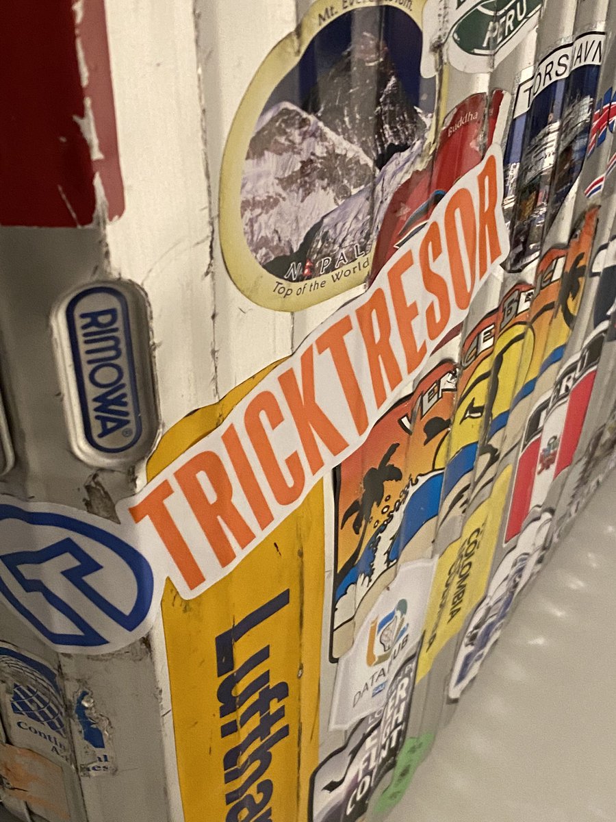 My beloved #avgeek &amp; #sapgeek #RIMOWA suitcase got at least one new sticker. Do you see it, @ennowulff? #tricktresor