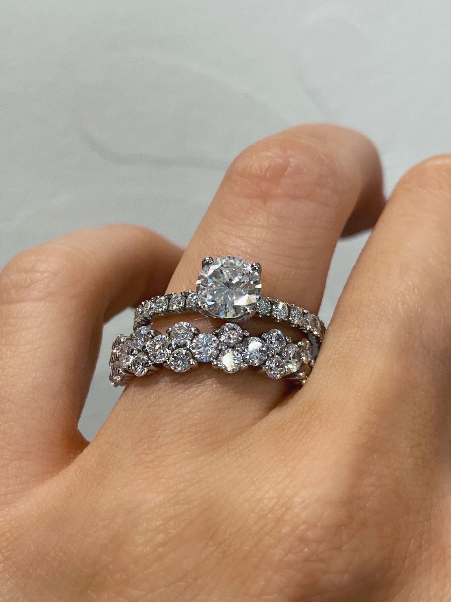 RockLobsterShop's tweet photo. Here’s on of our favourite solitaire platinum rings paired with two of our statement diamond eternity bands ✨ Like if you love this combination as much as we do!

#diamonds #weddinginspo #ringgoals #diamondsareforever #jewelleryaddiction #diamondaddict #platinumjewellery https://t.co/8hZDrDhTyJ