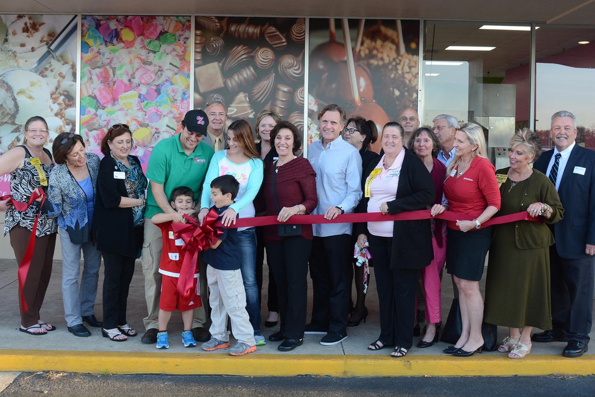 FamousTaffy's tweet photo. We get warm fuzzies when we look at the photos from our grand opening. What types of photos make you feel nostalgic? 

#ThrowbackThursday https://t.co/eb5CKraQIg