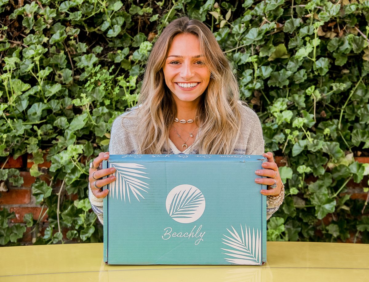 BeachlyBox's tweet photo. New around here? We're Beachly, a subscription box company bringing you the best in beach style every season. Apparel, accessories, home and beauty - we're delivering coastal vibes right to your door. Join the Beachly Tribe today! #beachly #beachlyvibes https://t.co/yz5Q7qa77J