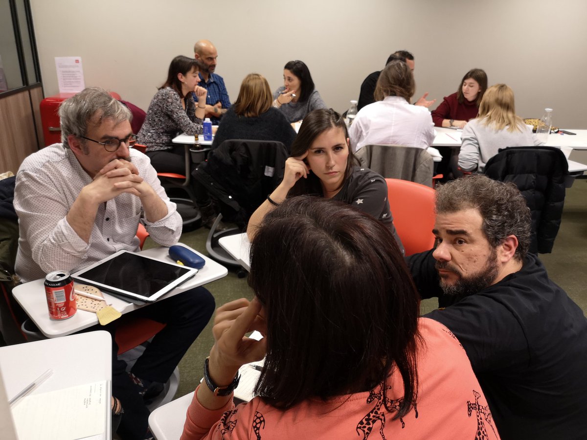 uxerschool's tweet photo. 💪 ¡Manos a la obra! En #Madrid abordamos el reto de crear un #serviciodigital para #usuarios que quieren comprar una vivienda, que les acompañe y les ayude, para lo que necesitamos entender cómo buscan vivienda.
#UXERWorkshop #UXResearch https://t.co/jZ67uEdFNq