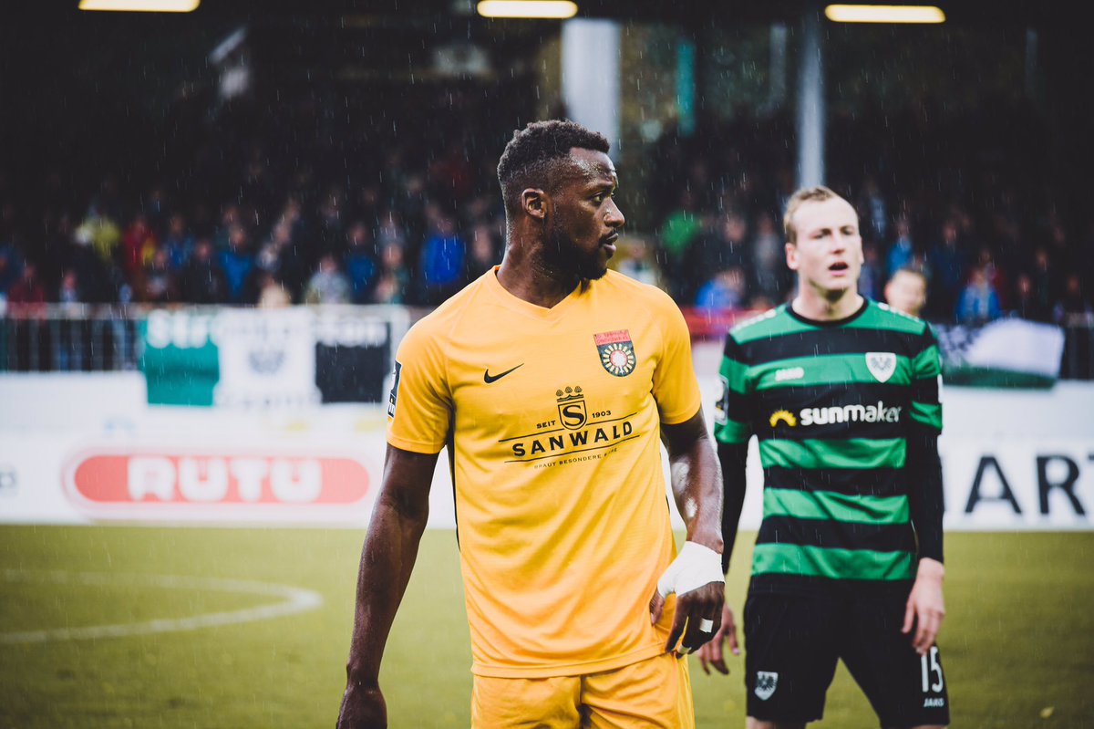 FussballBR's tweet photo. 3️⃣🇩🇪🔄 Sonnenhof Großaspach e Dimitry #Imbongo (29) seguirão caminhos distintos. O contrato entre as partes, que tinha validade até junho deste ano, foi rescindido mutuamente. https://t.co/CoL7GahYkt