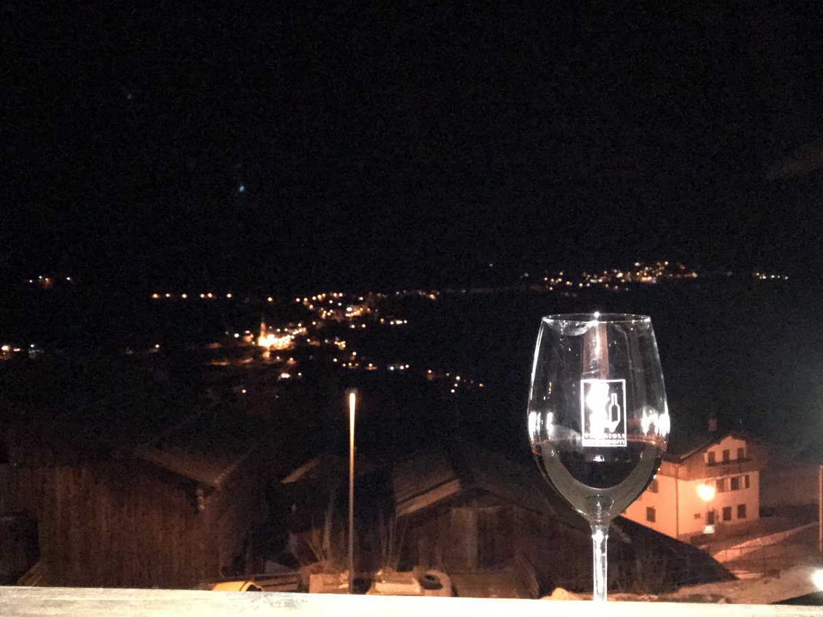 CrodiW's tweet photo. Dopo una #giornata sugli #sci non c’è nulla di meglio di un #bicchiere di #500slm un #panorama mozzafiato e il #silenzio della #natura 
@collesantalucia @valfiorentina #wine #redwine #bio #organic #combai #organicwine #patrimoniounesco #dolomiti #fivi https://t.co/mZpgs5iPs1
