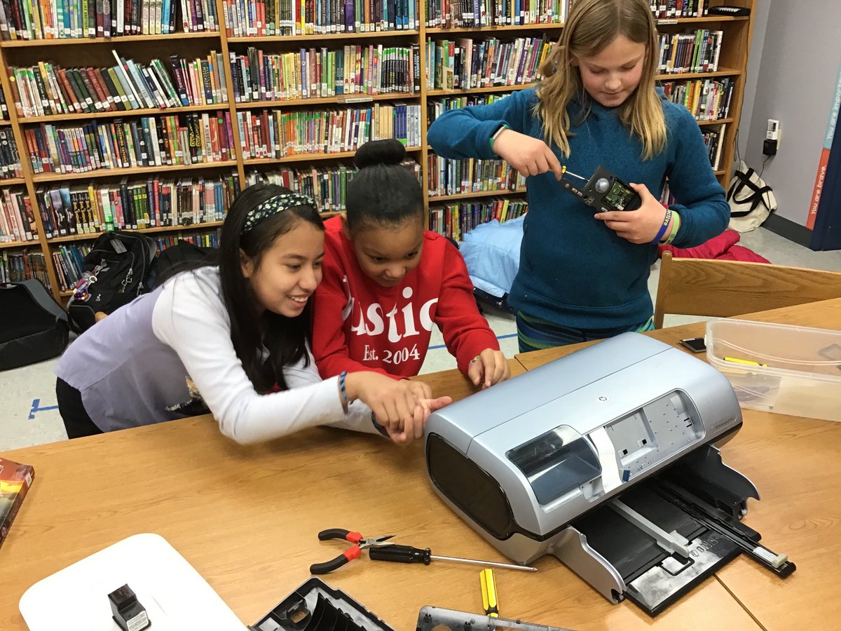 BookLadyKD's tweet photo. What’s inside a printer?  ⁦@NewHavenStars⁩ ⁦ ⁦@MrsHatcherNHE⁩ https://t.co/KYIHeFan35