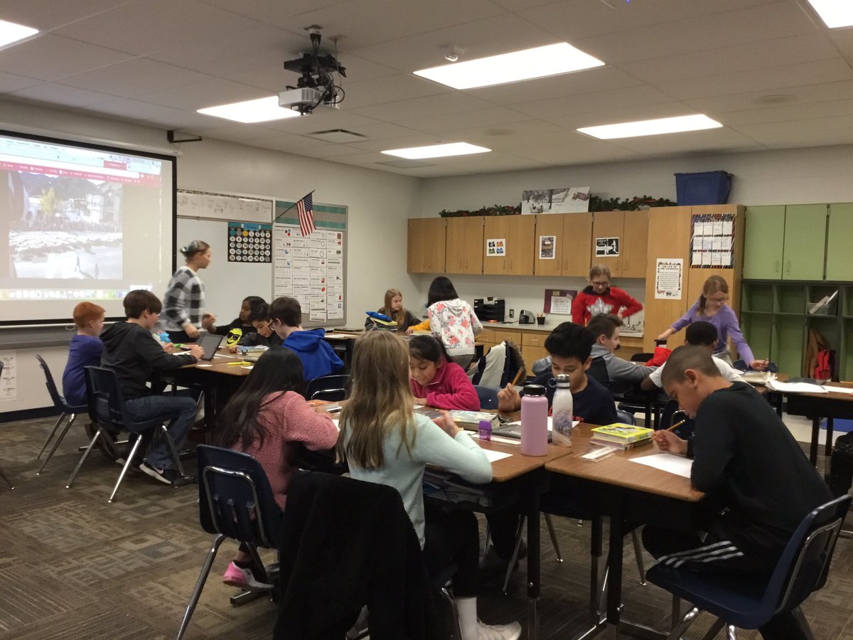 MrsLogansmsd's tweet photo. Musical writing ✍️ such a fun way to get students creatively writing! #fortheloveof5th @BrookridgeSMSD https://t.co/xbvxEFliG1