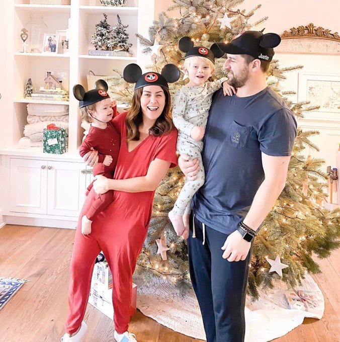 Jillian Harris & Justin Pasutto - Bachelorette 5 - Discussion #2 - Page 3 EObbUl4UwAAbCZU
