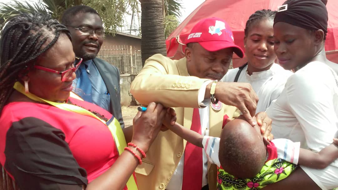 action_edo's tweet photo. Chairman Task Force on Immunization Rt @HonPhilipShaibu the Deputy Governor @Edostate and his team, #ComforHealth, #ES EDSPHCDA, #DDC,#SIO, #WHOSC in the ever busy king square @Benincity workng with the strategic team to ensure the last child is reached with #OPV during the SIPDs https://t.co/ebaCZtkp29