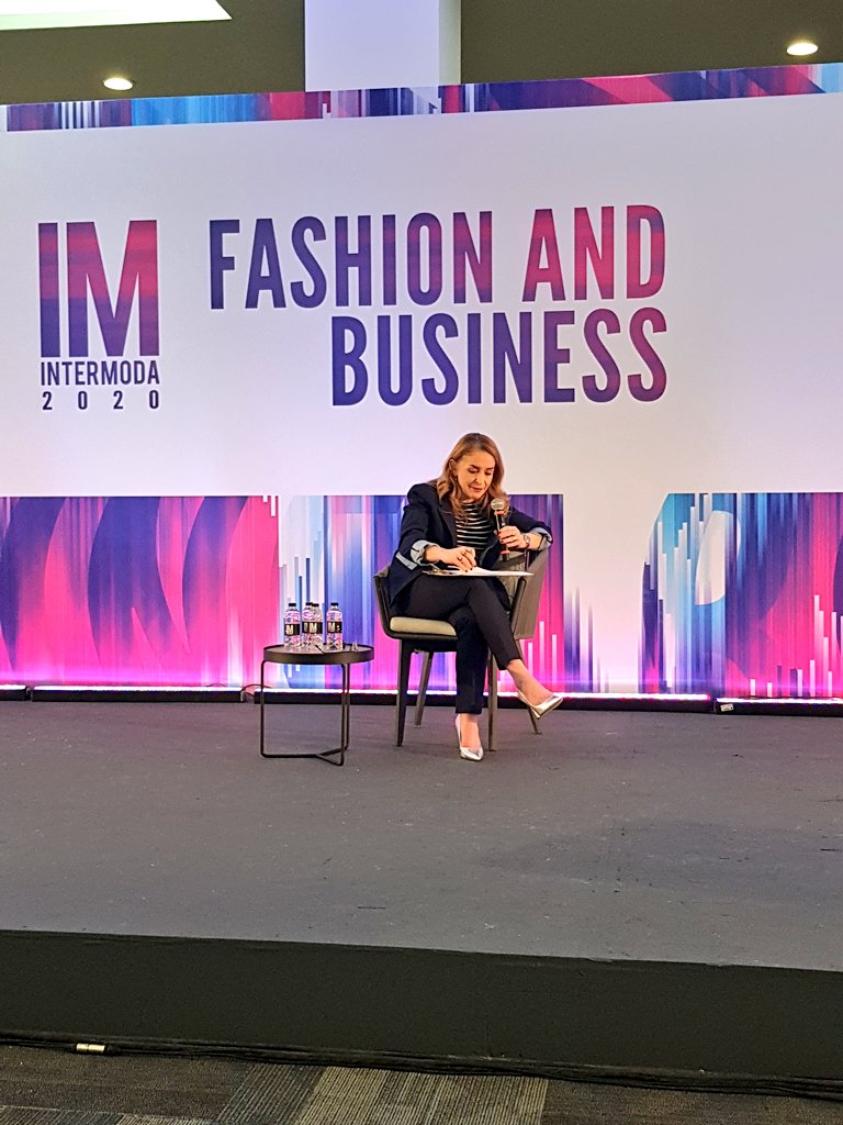 Elsommelier's tweet photo. Conferencia "Perspectivas Económicas y Retos para 2020" de @ba_anderson en @Intermoda #IM72. https://t.co/FsIUOV75wp