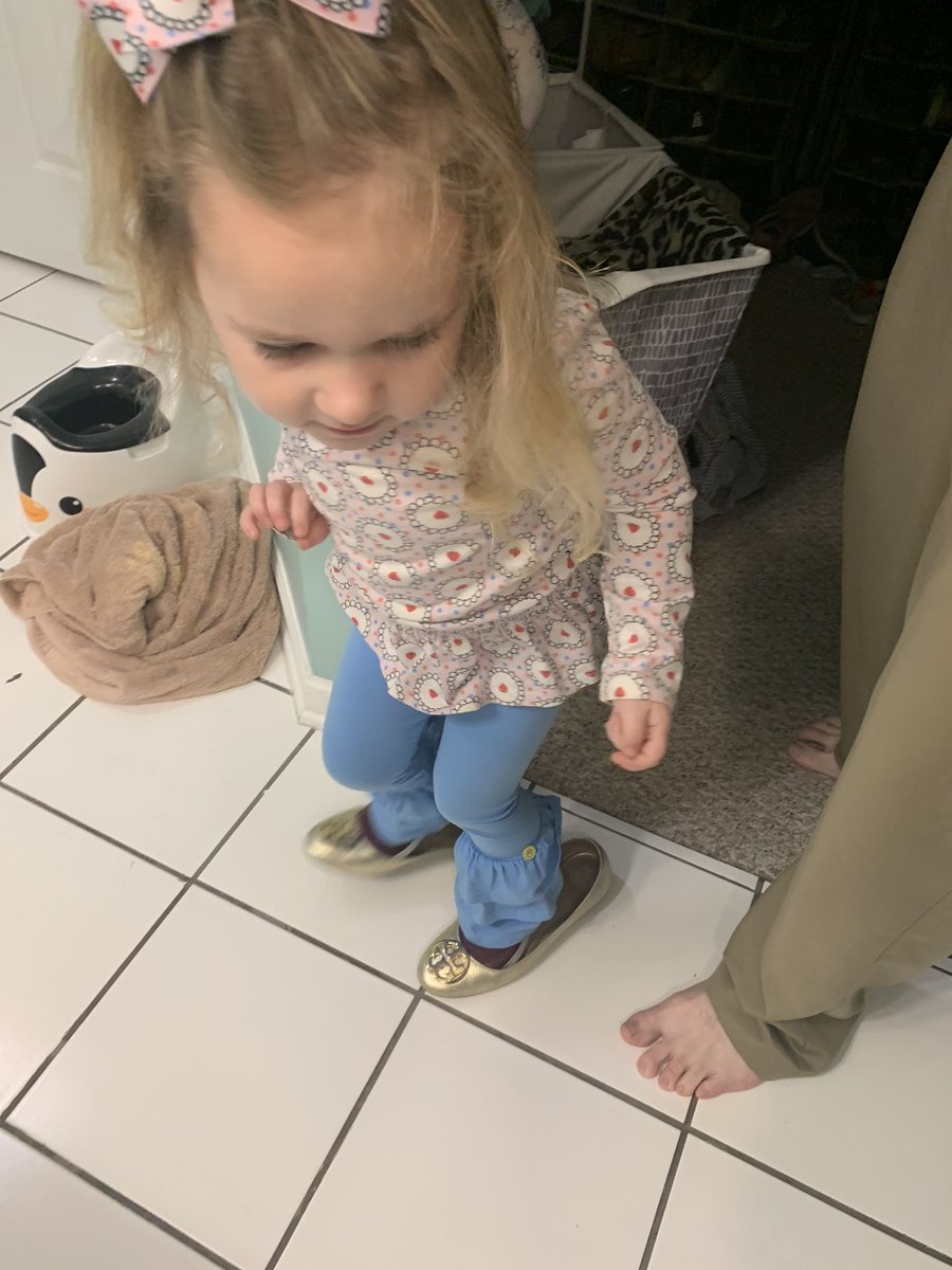 MeganSBush's tweet photo. This baby loves mamas expensive shoes! @toryburch all the way. #dressup #daddyblamesmamaforhertaste #itsexpensivetobeme https://t.co/Ffqr0xc4NC