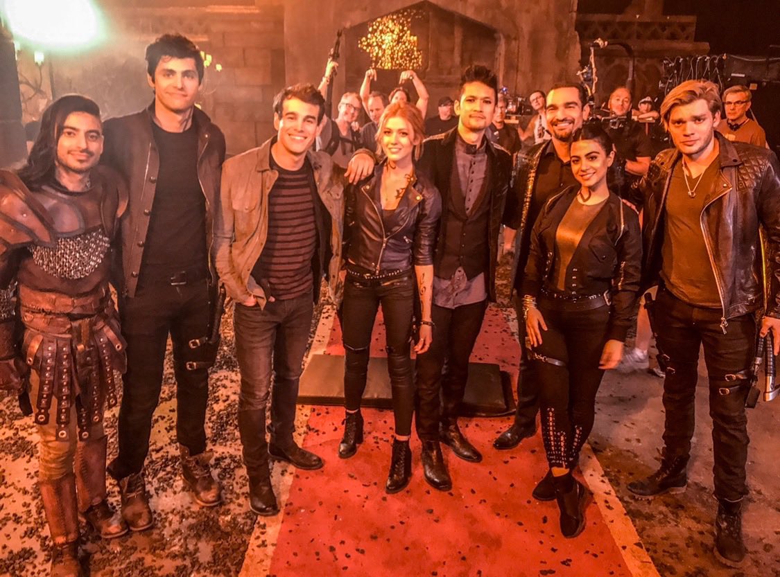 Kat_McNamara's tweet image. By the angel-I can’t believe it’s been 4 years since #SHADOWHUNTERS. The story, the memories, the friendships, the family will always be in my heart. Every single cell in my body loves you, #Shadowfam. What’s your favorite moment from the Shadow World? #tbt #shadowhunterslegacy