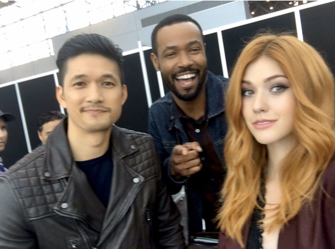 Kat_McNamara's tweet image. By the angel-I can’t believe it’s been 4 years since #SHADOWHUNTERS. The story, the memories, the friendships, the family will always be in my heart. Every single cell in my body loves you, #Shadowfam. What’s your favorite moment from the Shadow World? #tbt #shadowhunterslegacy