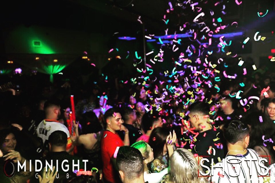 MidnightMcAllen's tweet photo. Confetti showers. 🎉🎊🎉🎊
#MidnightClub #ThePartyStartsAtMidnight https://t.co/q7iy3nvvHa
