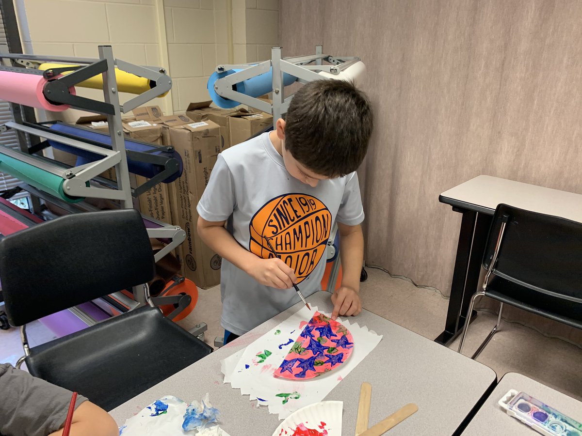 Swerdloff_Class's tweet photo. Learning about Japanese artist Katsushika Hokusai during Art Masterpiece. Thank you to our parent volunteers! @HumbleISD_HHE #GlobalCitizen https://t.co/gNPI8aIvVI