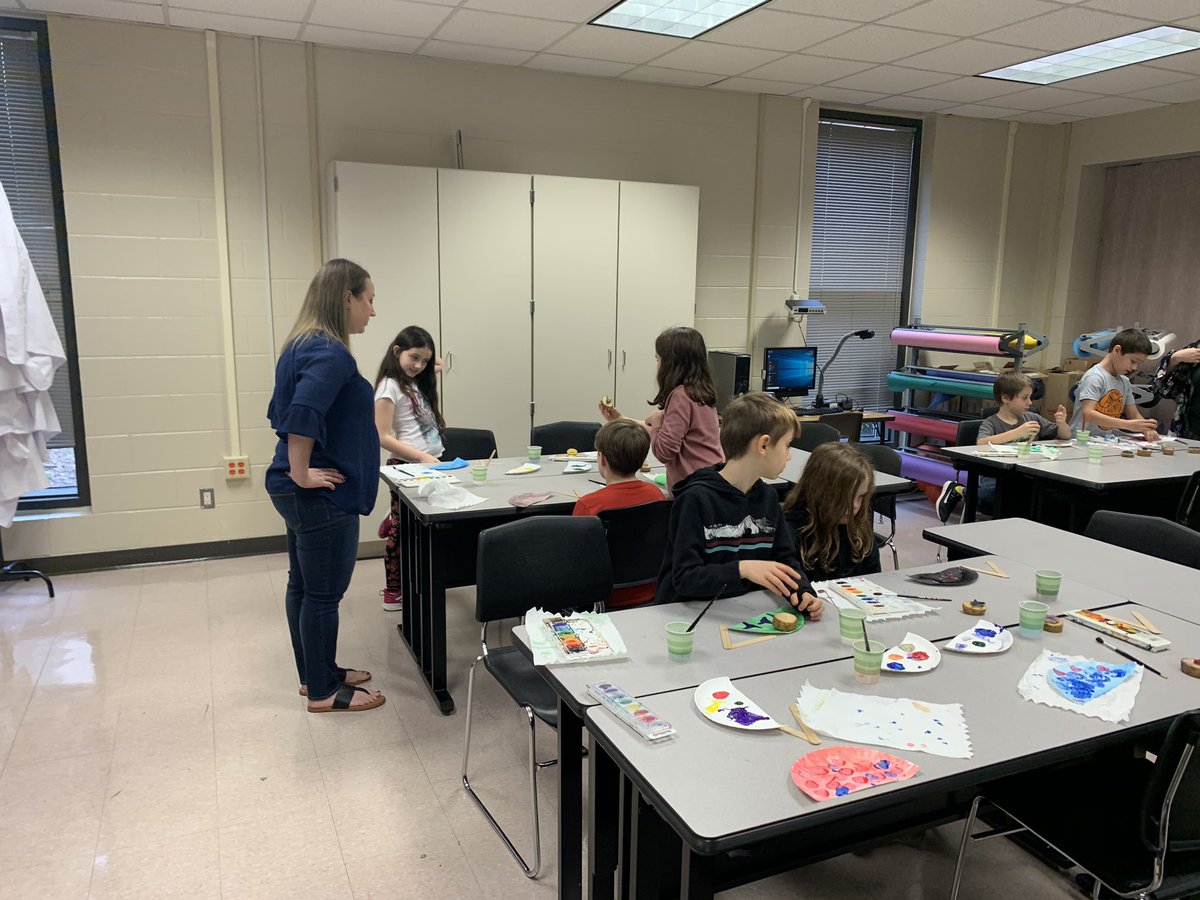 Learning about Japanese artist Katsushika Hokusai during Art Masterpiece. Thank you to our parent volunteers! <a href="/HumbleISD_HHE/">Hidden Hollow Elementary</a> #GlobalCitizen