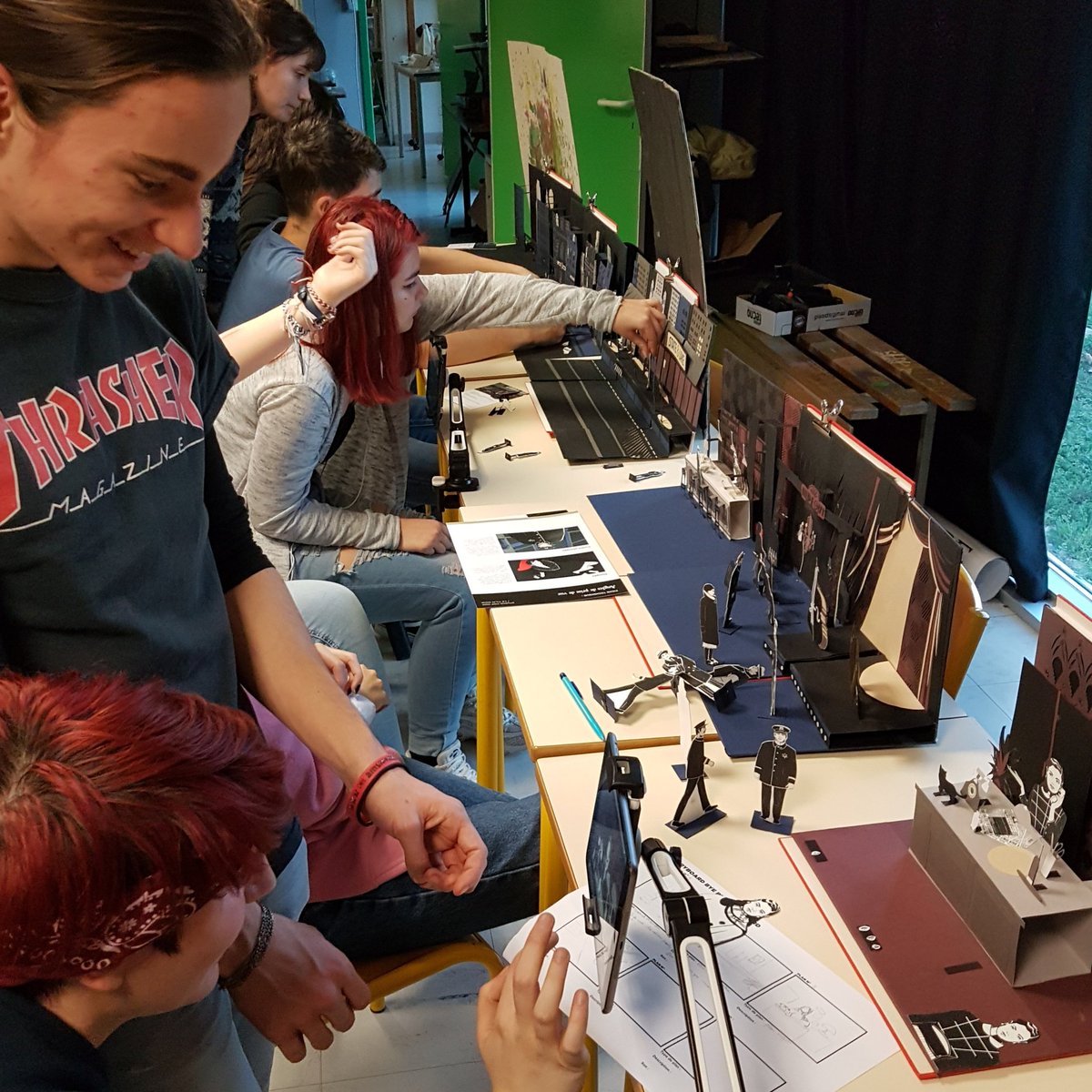 LEMarts_AP's tweet photo. Atelier studio Pop Hop sur le film noir pour des élèves de la section Arts plastiques du LEM, avec l'intervention de Jeremy Laurichesse de l'association Le FAR ("Filmer l'Air de Rien") #ArtsPlastiques #EAC #filmanimation https://t.co/KnkyYLh22O