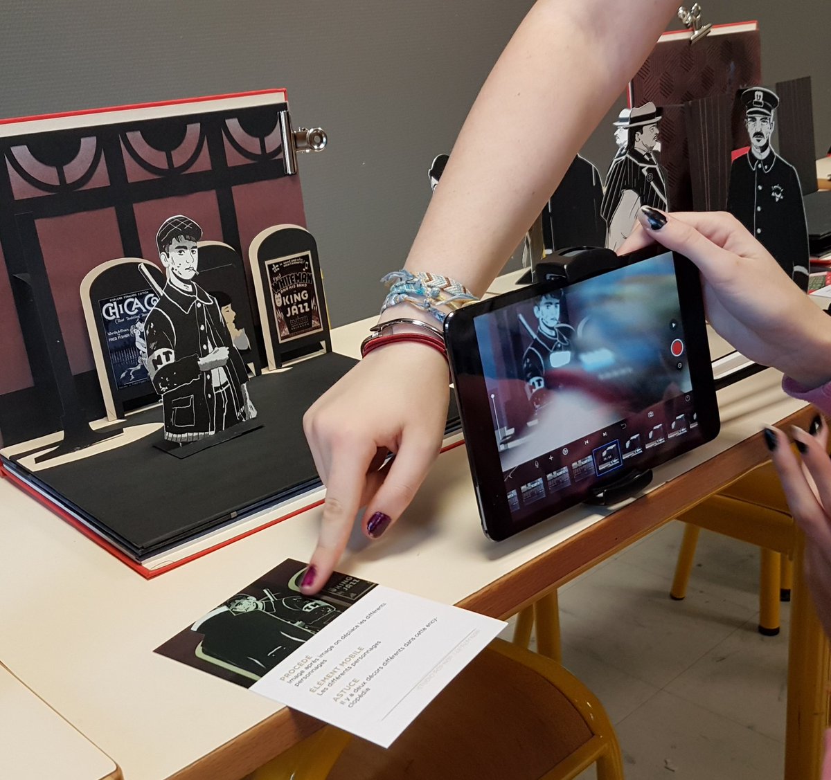 LEMarts_AP's tweet photo. Atelier studio Pop Hop sur le film noir pour des élèves de la section Arts plastiques du LEM, avec l'intervention de Jeremy Laurichesse de l'association Le FAR ("Filmer l'Air de Rien") #ArtsPlastiques #EAC #filmanimation https://t.co/KnkyYLh22O