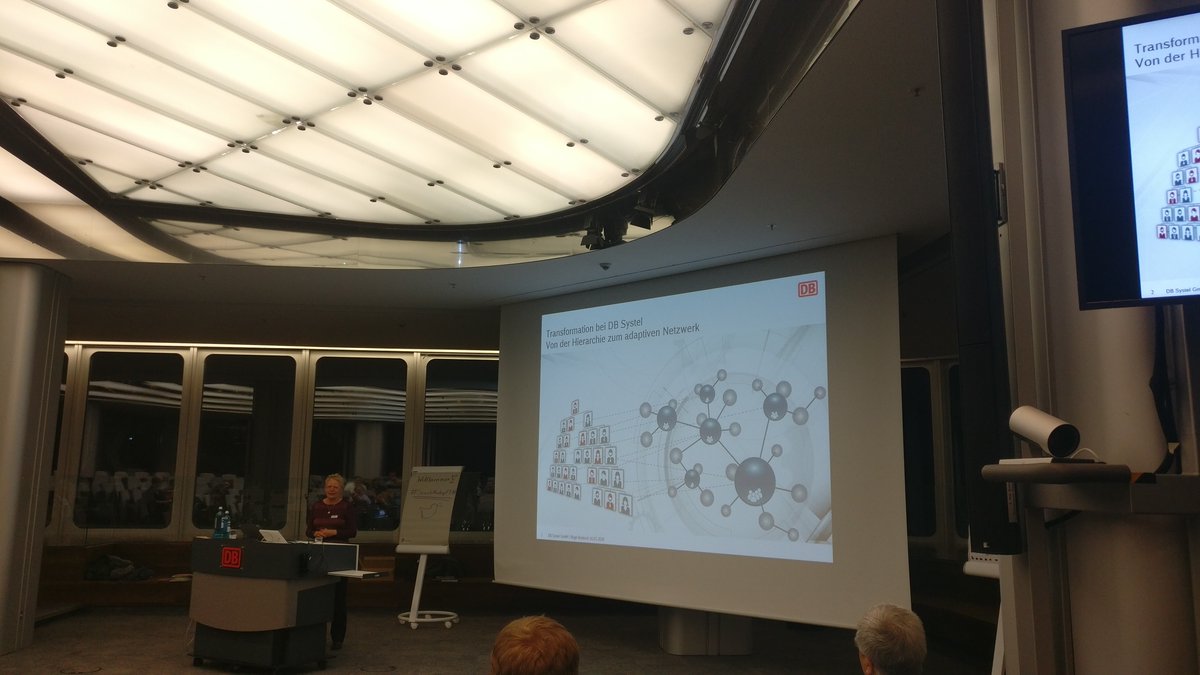 Für die @dbsystel stellt Birgit Beykirch den Kompetenzmarktplatz als wichtige #Search Anwendung beim Wandel zur #Netzwerkorganisation vor.
Suche und finde Kompetenzen in der Organisation. 

#SearchMeetupFFM #Agile #Transformation #RheinMain #Frankfurt

@DevOps_DB