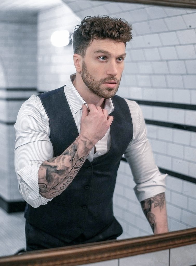 BipolarNFighter's tweet image. ¥ Jordan "J" Adwell.
¥ Professional Boxer.
¥ Hard headed, Tempered.
¥ Bipolar.
¥ NSFW / Triggers / Rp.
¥ SL's and Banter's.

"Learn from your mistakes and past but how is it possible when my entire life is a constant mistake."