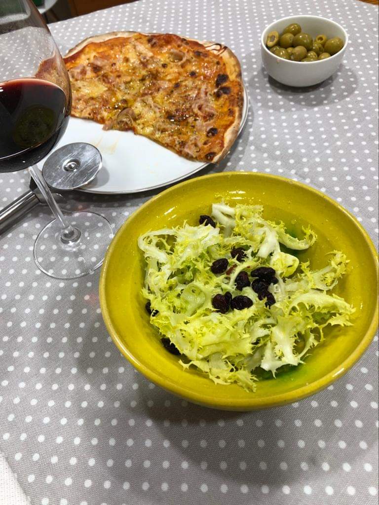 forncasaroseta's tweet photo. 🍕 Avui per sopar, PIZZA! Així d'espectaculars queden les nostres bases de #pizza elaborades de forma artesana, amb una base molt prima i cruixent. #FornCasaRoseta https://t.co/RmhPSWNmZf