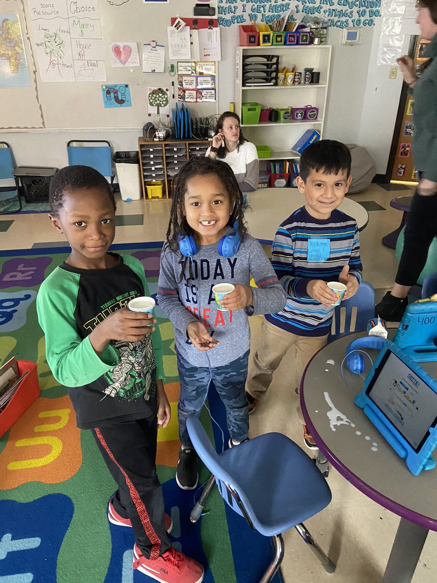 miss_larcher's tweet photo. We typically save breakfast leftovers for students to have throughout the day. Today we had 1 milk left and these 3 students problem solved a way to share without any teacher help! My heart💘 https://t.co/hkQnenh4am