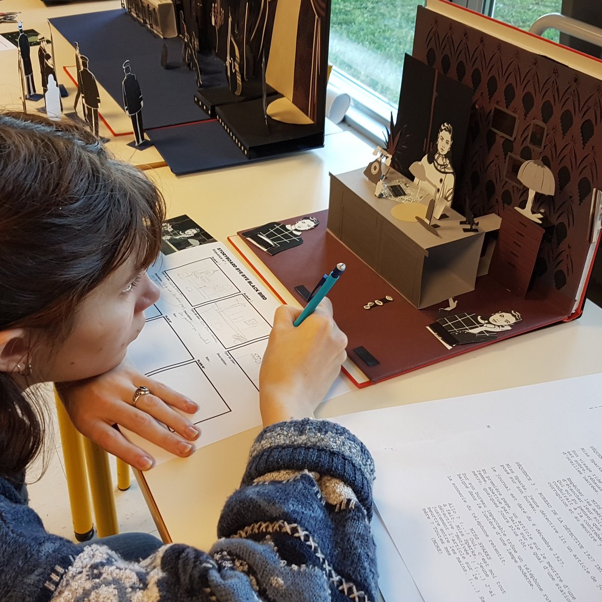LEMarts_AP's tweet photo. Atelier studio Pop Hop sur le film noir pour des élèves de la section Arts plastiques du LEM, avec l'intervention de Jeremy Laurichesse de l'association Le FAR ("Filmer l'Air de Rien") #ArtsPlastiques #EAC #filmanimation https://t.co/KnkyYLh22O