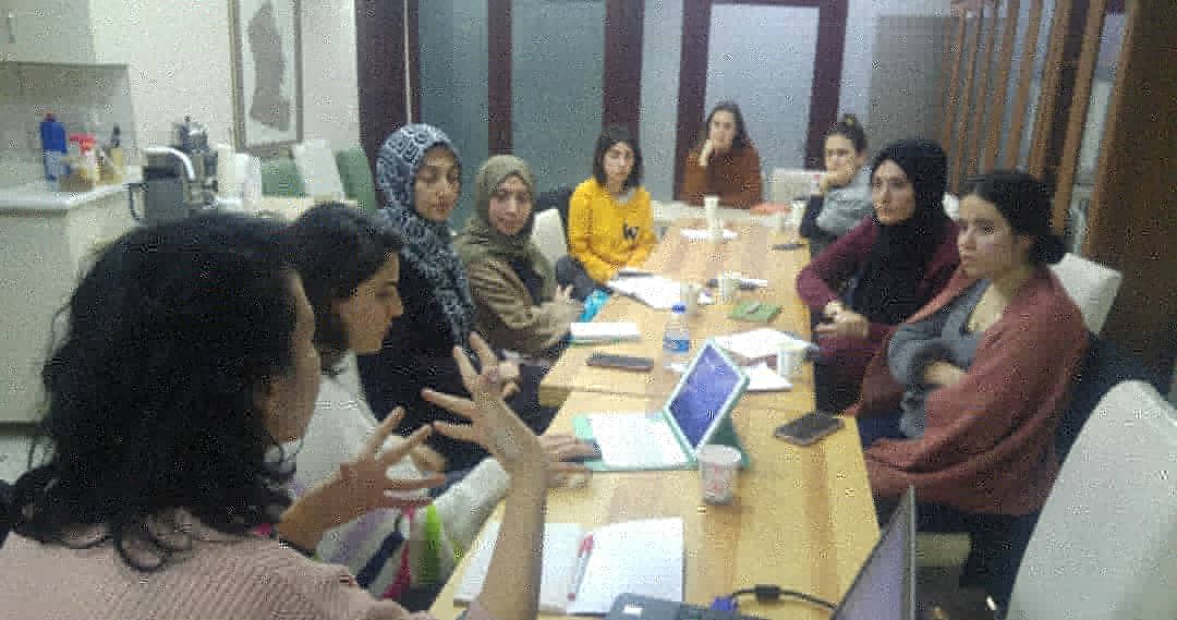 bilgitrvm's tweet photo. Bilgi Travma Akran Buluşmaları'nda bu ay "Okulda Psikolojik Danışmanlık ve Travma" temasını ele aldık. Değerli paylaşımları ve deneyim aktarımları için Zuhal Akıntı Bingöl ve Büşra Kılınç başta olmak üzere tüm katılımcılarımıza teşekkür ederiz.
#bilgitravma #akranbuluşmaları https://t.co/VgORGvvC68