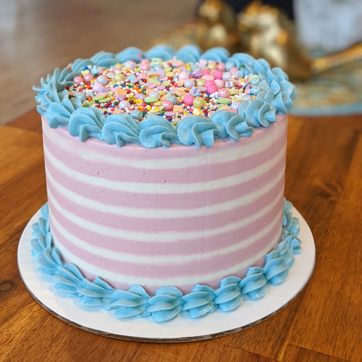 JoyfullyIndulge's tweet photo. This cake is quite simply FUNtastic! 
#fun #cake #cakedecorating #cakedesign #confetti #funfetti #buttercream #sprinkles #baking #bakery #cafe #coffeeshop #southsurrey #surrey #whiterock #shoplocal #birthday #birthdaycake #party https://t.co/Dmf0boNLMp