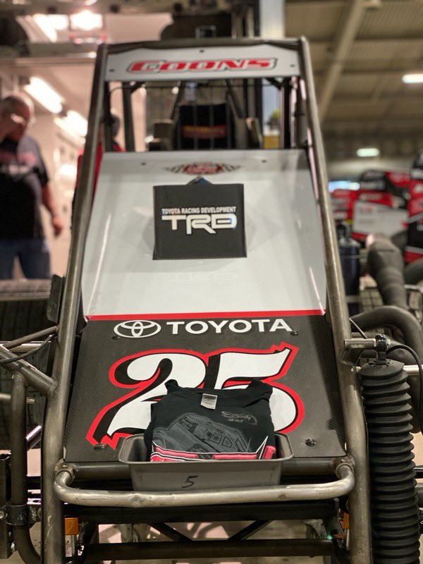 It’s <a href="/JerryCoonsJr/">Jerry Coons Jr</a> qualifying night, so that means it’s giveaway time! Win a signed Petry Motorsports t-shirt. Just follow below. 👇🏼

1st. Retweet this post 
2nd. Follow <a href="/PetryMotorsprts/">Petry Motorsports</a> 
3rd. Winner will be announced tonight by Jerry Coons Jr. #TeamPetry #ChiliBowl2020