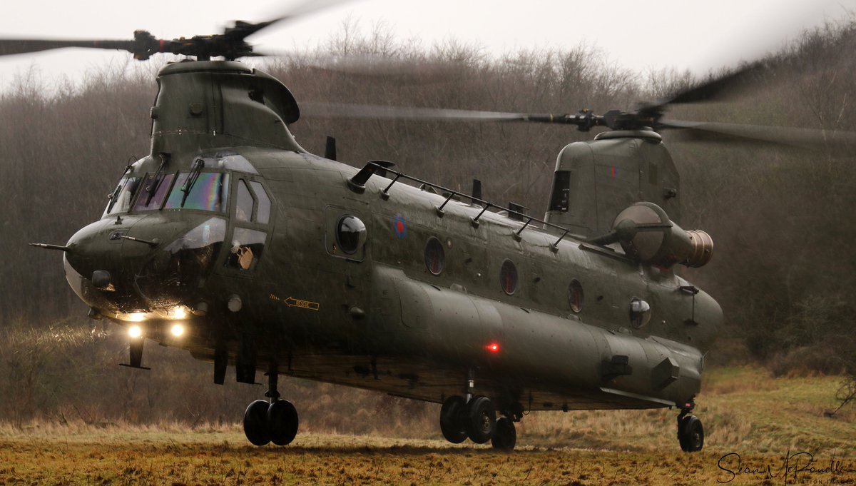A Chinook HC6.A of 28 Sqn OCU of <a href="/RAFBenson/">RAF Benson</a> conducting some CAL training in some rather soggy weather conditions this afternoon.

<a href="/RoyalAirForce/">Royal Air Force</a> @StnCdrRAFOdiham <a href="/RAF_Odiham/">RAF Odiham</a> @RafPhotog