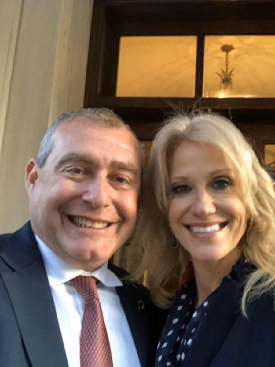 Kellyanne Conway went on CNN and claimed she doesn’t know Lev Parnas.

Here’s Conway pictured with Parnas. 🙃 trib.al/6ee7hL8