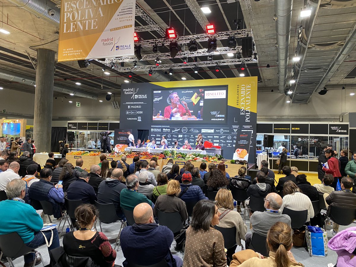 JCCapel's tweet photo. ¿Cuál es la receta de las croquetas de @Ivan_Cerdeno capaz de ganar tres ediciones seguidas el concurso que en @madridfusion auspicia @JamonJoselito? Tres cocineros de distintos restaurantes. https://t.co/Uia8s2WuKg https://t.co/zFkosWuvfK