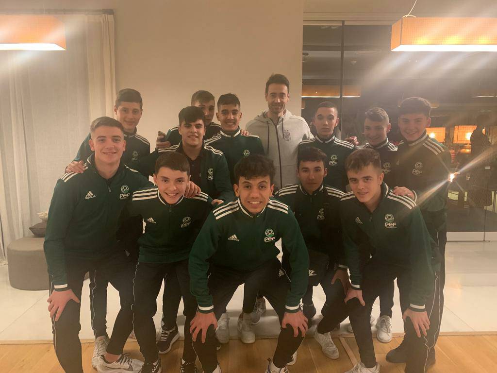 📸Las Selecciones Extremeñas de #FútbolSala⚾ ya están en su hotel de concentración preparadas para su inminente debut en los 🏆CAMPEONATOS DE ESPAÑA de 📍Navalmoral de la Mata | ⏩En la imagen, junto con el mítico <a href="/pacosedano_28/">pacosedano_28</a> #VamosExtremeña💚⚪🖤