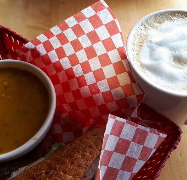 SuzanneStengl's tweet photo. Soup, sandwich, latte on a cold day. #friends #writing https://t.co/qAcCIBdg2M https://t.co/vGQJvST6or