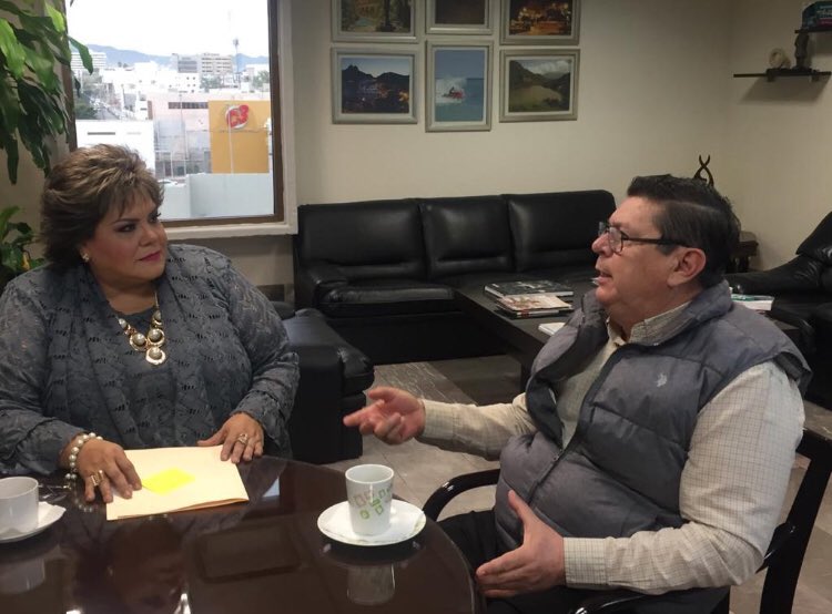 SipinnaSonora's tweet photo. Se reúne la Secretaria Ejecutiva de Sipinna con Dr Luis Nuñez Coord. Gral de la Comisión de Fomento al Turismo en Sonora, impulsarán el Turismo Familiar así como iniciar programas de capacitación a la no vulneración de los #DNNA al sector de servicios turísticos en Sonora. https://t.co/ihR8MSTBRc