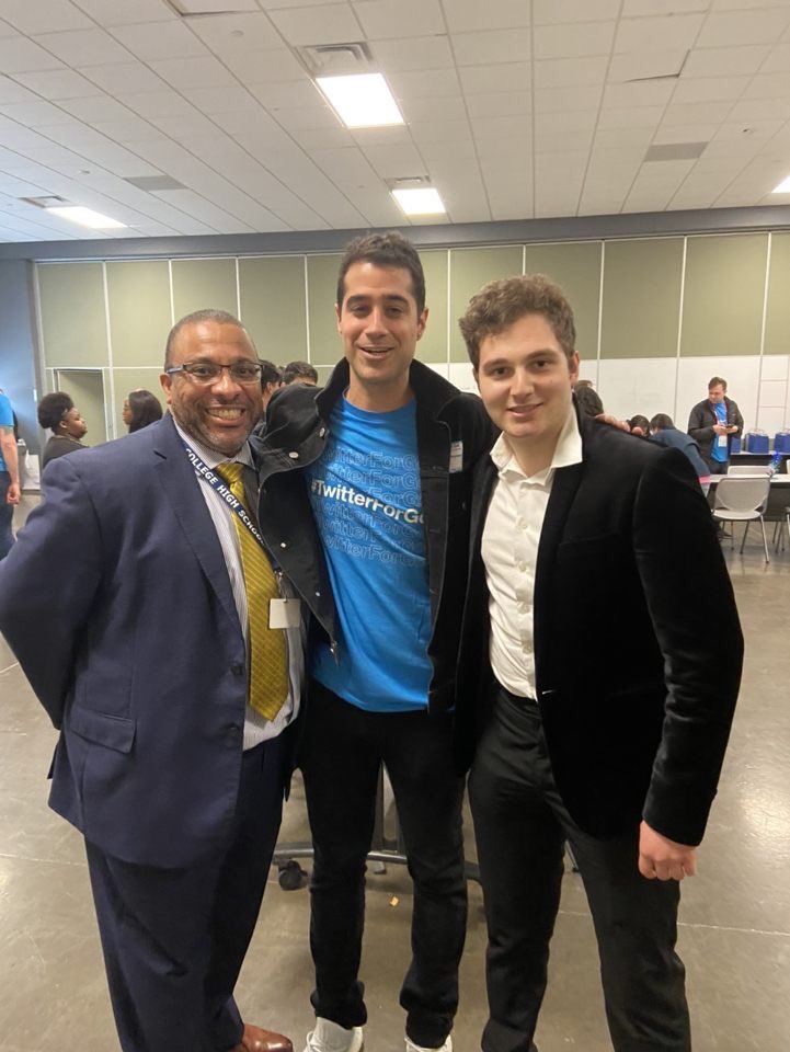 SECHS_Hisd's tweet photo. Just look at these amazing leaders-brothers in the global world of STEM @SouthECHS Principal Steven Gourrier, @kayvz and our scholar Santiago #TwitterForGood #LeadLearnLevelUp #hisd https://t.co/uRbfrva8Pb