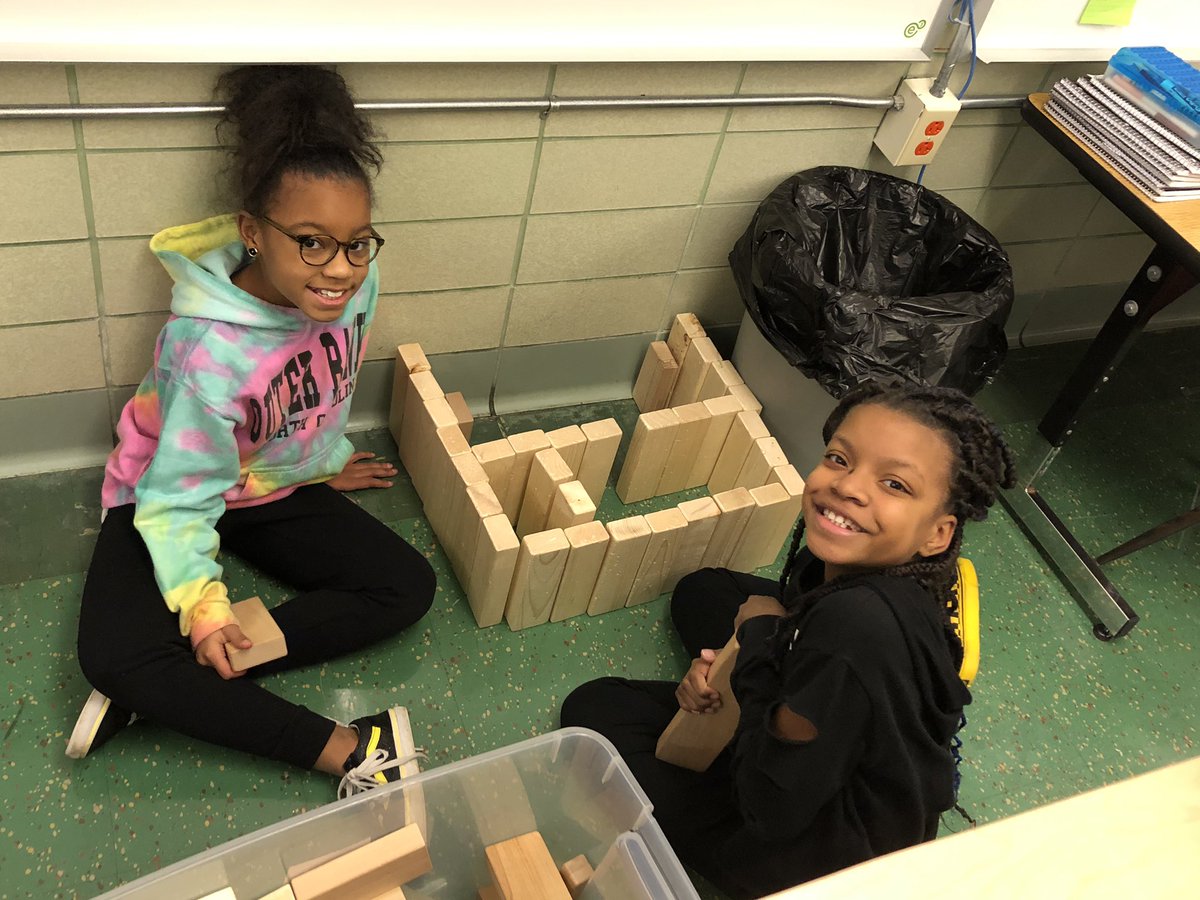 katiepatt4's tweet photo. Even though we could only spare 20 minutes in the Makerspace, it was worth every second! We had houses, dog houses, army bases, space crafts and more. Some also chose to code on @AcellusLearning. These kids deserved some time up there to sparkle! 🚀 #makersatwork https://t.co/bsvlzyvMJn