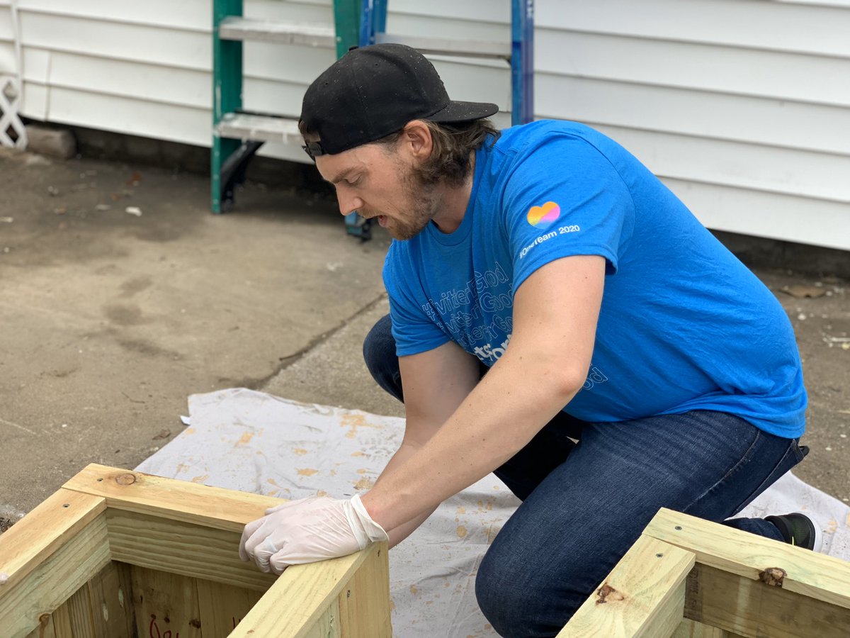 AttackPoverty's tweet photo. Thank you @Twitter and @VolunteerHou for the support. These Tweeps did a great job building a new patio space for Northside! #TwitterForGood #OneTeam2020 #AttackPoverty https://t.co/8uzQz0rVfb