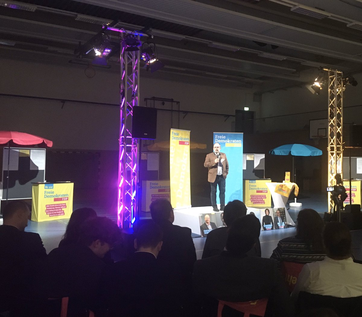 JG_Ripp's tweet photo. Impressionen 😀😀😀🙋🏼♂️🙋🏼♂️🙋🏼♂️Mach Deine Heimat besser - FDP-Tour 2. Event - Gesellschaftsgespräche mit Karl Graf Stauffenberg #HBLZ #FDP1920 @fdpba @realMartinHagen @MarcoBuschmann @stauffenbeeg @DFoest @FdpPfeffer https://t.co/XyXWZxaFRp