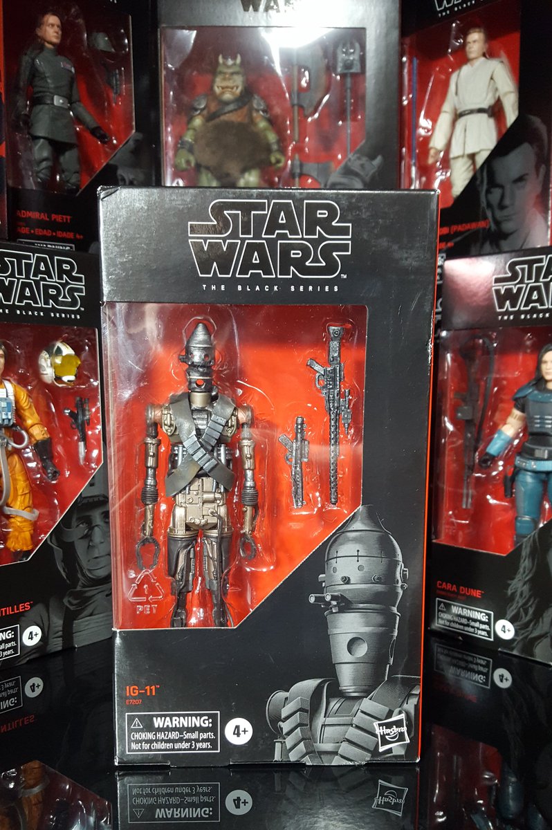 Eggmanstudiosig's tweet photo. Shout out to @bossksbounty cheers Tim for picking up the #hasbro #starwarstheblackseries @BestBuy #exclusive #TheMandalorian #ig11 #actionfugure while on #holiday at #starwars #GalaxysEdge ๐๐ป @markyj71 @tomwaugh79 @rebelbase327 @FanthaTracks https://t.co/wRUg9rQSqv