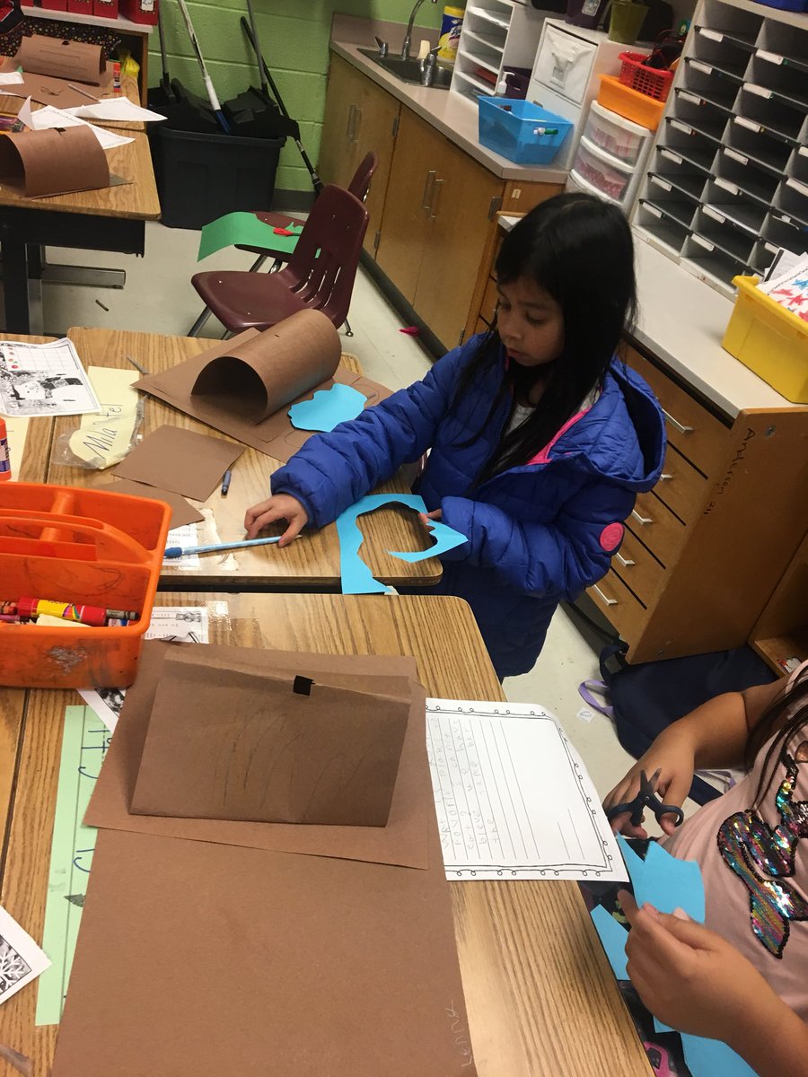 LresMonarchs's tweet photo. Hands-on learning...building longhouses #secondgrade #lresmonarchs #creativity https://t.co/MVVuiWTqkK