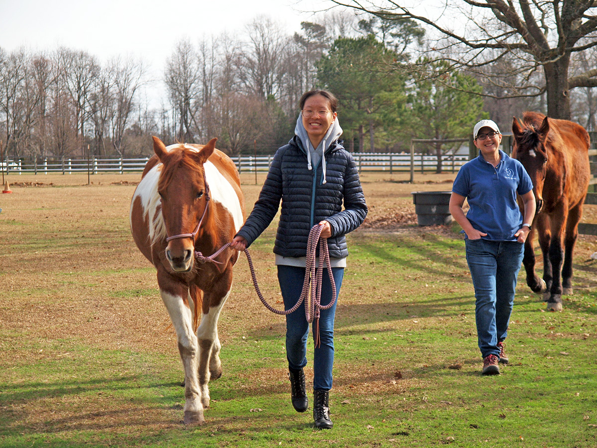 SaintMarysNC's tweet photo. Inspirational Seminar Program experience for @SaintMarysNC 10th-graders at Teaching Horse Farm learning from horses about leading through uncertainty! Turns out, horses can teach us a lot about leadership! @june_gunter #teachinghorse #SeminarProgram #dobigthings #youvegotthis https://t.co/oble73gLss