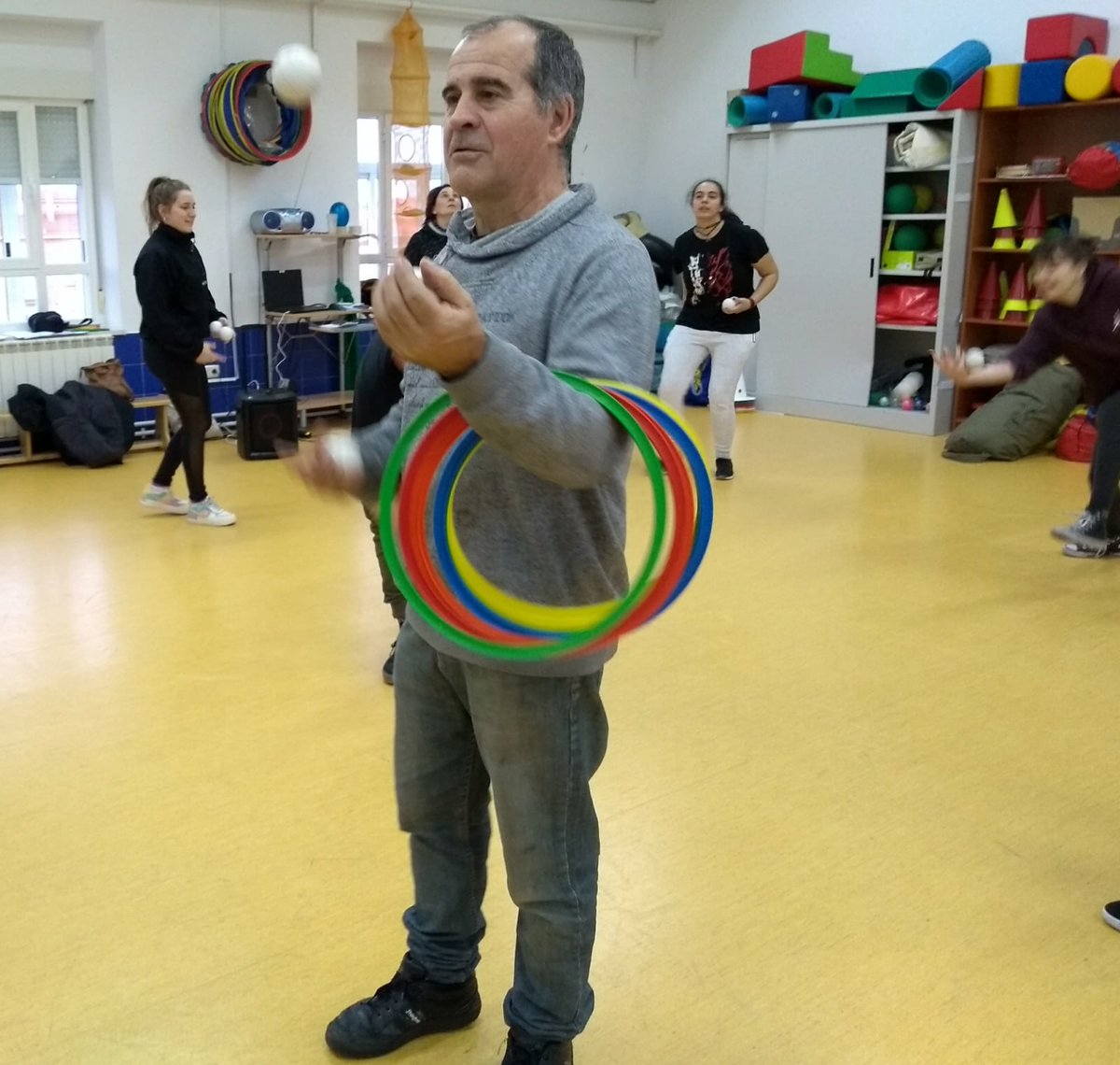 ASCyT_Rojas's tweet photo. Hemos descubierto, experimentado y construido sensaciones individuales y colectivas. Tareas y posibilidades del Circo Social para la Animación. #ASCyT
@iesfrojas @Antalcantara #FSE_AulaEmpresaCyL https://t.co/GGnGCSoBXQ