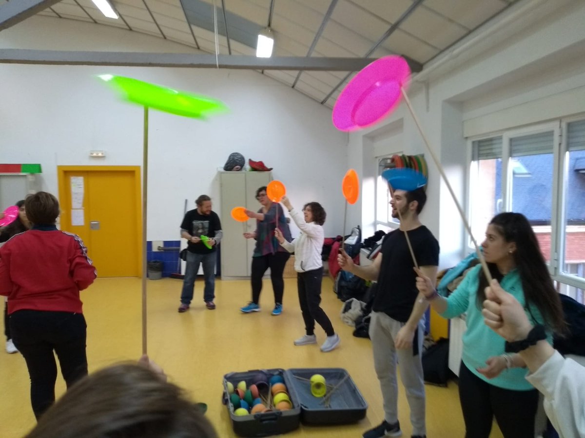 ASCyT_Rojas's tweet photo. Hemos descubierto, experimentado y construido sensaciones individuales y colectivas. Tareas y posibilidades del Circo Social para la Animación. #ASCyT
@iesfrojas @Antalcantara #FSE_AulaEmpresaCyL https://t.co/GGnGCSoBXQ